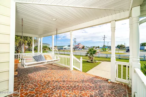 Exterior - 124 Smith Ln, Atlantic Beach, NC 28512 photo 1 of 14