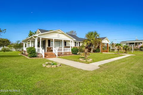 Exterior - 124 Smith Ln, Atlantic Beach, NC 28512 photo 6 of 14