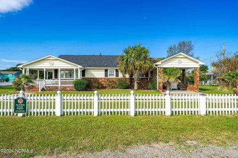 Exterior - 124 Smith Ln, Atlantic Beach, NC 28512 photo 2 of 14