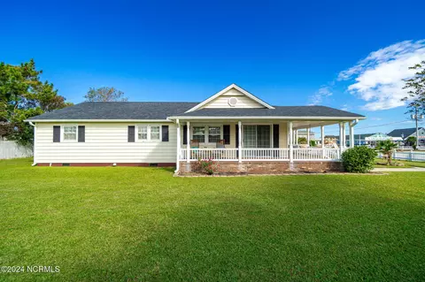 Exterior - 124 Smith Ln, Atlantic Beach, NC 28512 photo 7 of 14