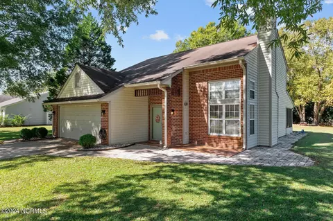 4902 Woodbrook Dr, New Bern, NC 28562