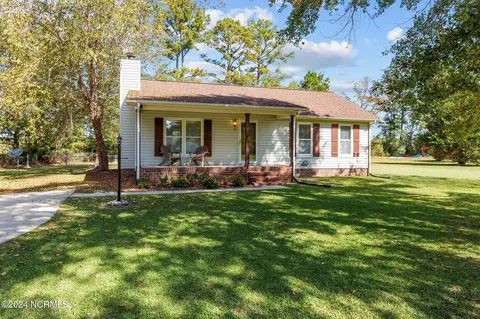 1406 Huckleberry Ln, Winterville, NC 28590