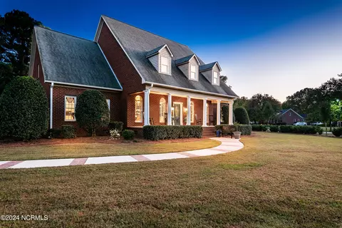 4085 First St, Farmville, NC 27828