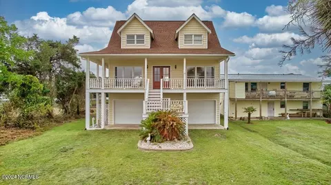 180 Sailfish St, Holden Beach, NC 28462