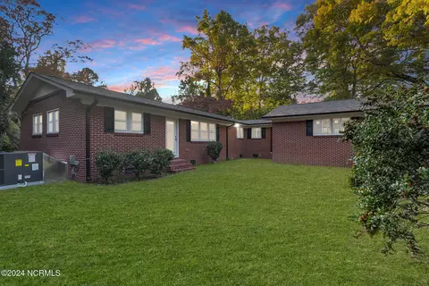 13360 Sycamore Ln, Laurinburg, NC 28352