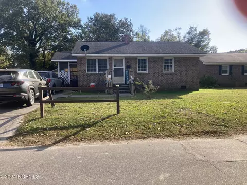 121 W Hicks St, Edenton, NC 27932