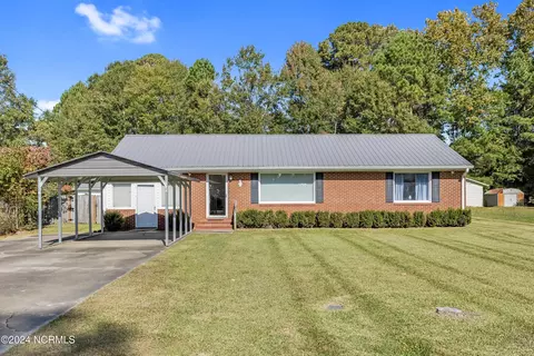 231 W Wards Bridge Rd, Warsaw, NC 28398
