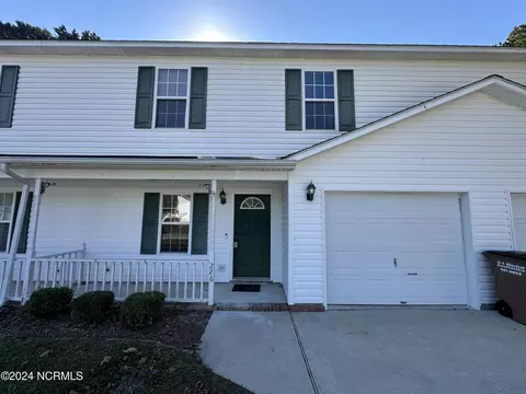 226 Winners Cir S, Jacksonville, NC 28546