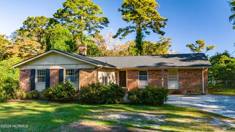 3105 Country Club Rd, Morehead City, NC 28557