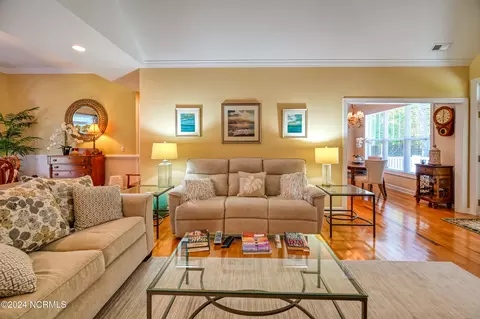 Living - 124 Olde Point Rd, Hampstead, NC 28443 photo 2 of 3