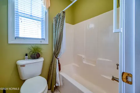 Bath - 124 Olde Point Rd, Hampstead, NC 28443 photo 4 of 4