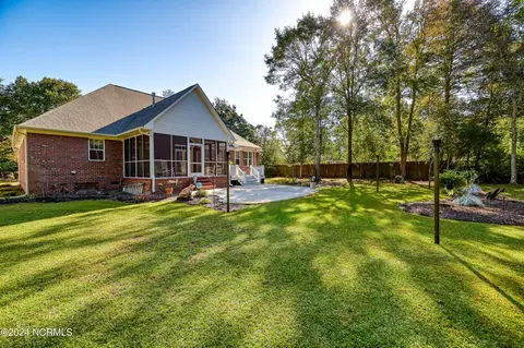 Exterior - 124 Olde Point Rd, Hampstead, NC 28443 photo 8 of 14
