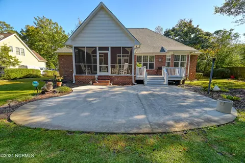 Exterior - 124 Olde Point Rd, Hampstead, NC 28443 photo 7 of 14