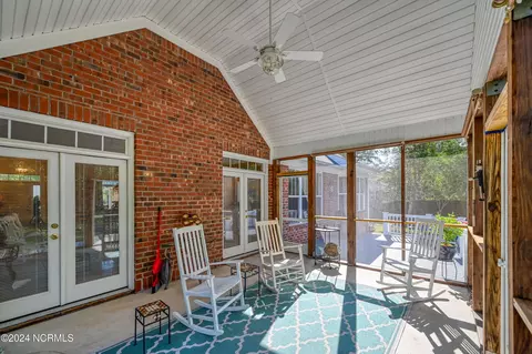 Exterior - 124 Olde Point Rd, Hampstead, NC 28443 photo 3 of 14