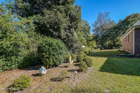 Exterior - 124 Olde Point Rd, Hampstead, NC 28443 photo 9 of 14
