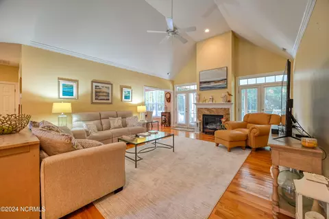 Living - 124 Olde Point Rd, Hampstead, NC 28443 photo 1 of 3