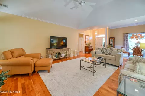 Living - 124 Olde Point Rd, Hampstead, NC 28443 photo 3 of 3