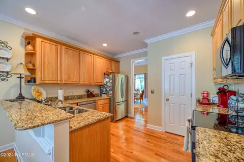 Kitchen - 124 Olde Point Rd, Hampstead, NC 28443 photo 2 of 3