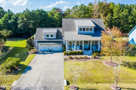 121 Saltwater Landing Dr, Hampstead, NC 28443