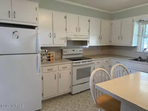 Kitchen - 144 Jones Cir, Chocowinity, NC 27817 photo 1 of 3