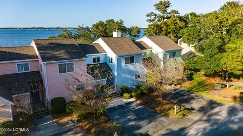 214 Mcginnis Dr, Pine Knoll Shores, NC 28512