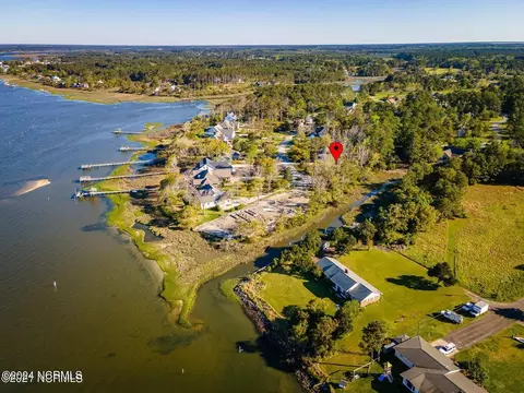 329 Winding Woods Way, Beaufort, NC 28516