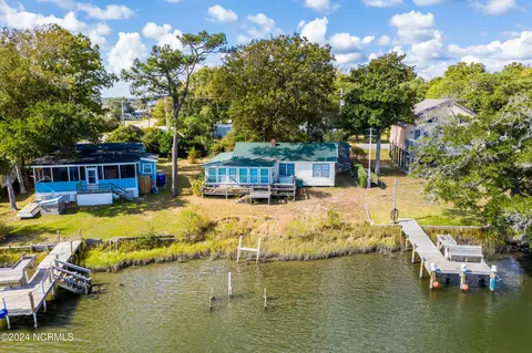 606 Little Kinston Rd, Surf City, NC 28445