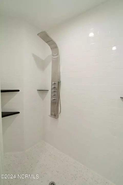 Bath - 784 Captain Beam Blvd, Hampstead, NC 28443 photo 4 of 7