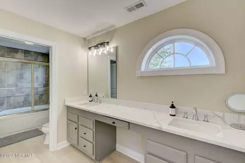 Bath - 784 Captain Beam Blvd, Hampstead, NC 28443 photo 6 of 7