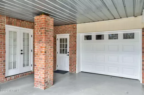 Exterior - 784 Captain Beam Blvd, Hampstead, NC 28443 photo 6 of 7