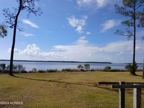 2455 Upper Neck Rd, Bayboro, NC 28515