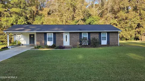 362 Southwood Dr, Clinton, NC 28328