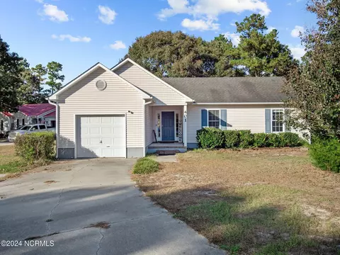 401 Cherry Ct, Richlands, NC 28574