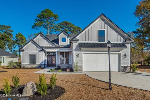 1340 N Middleton Dr NW, Calabash, NC 28467