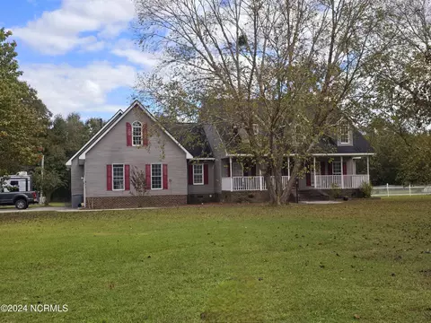 214 Lee St, Bladenboro, NC 28320