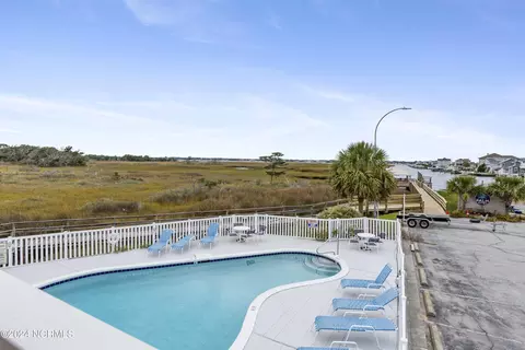 602 W Fort Macon Rd #204, Atlantic Beach, NC 28512