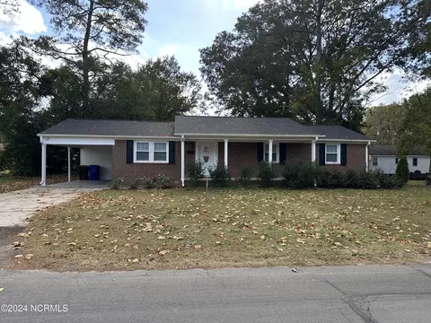 603 Sanders St, Clinton, NC 28328
