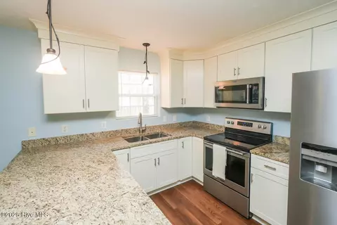 Kitchen - 255 Cedar Rd, Boiling Spring Lakes, NC 28461 photo 2 of 2