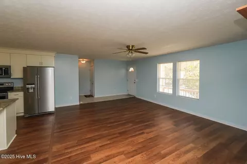 Living - 255 Cedar Rd, Boiling Spring Lakes, NC 28461 photo 3 of 4