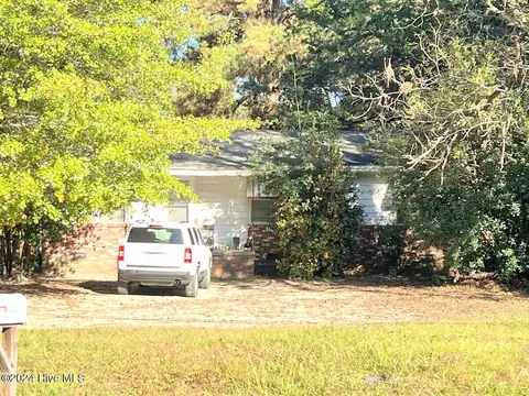 810 Aberdeen Rd, Laurinburg, NC 28352