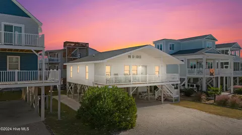 413 38th St, Sunset Beach, NC 28468
