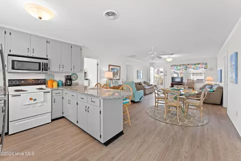 413 38th St, Sunset Beach, NC 28468 photo 17