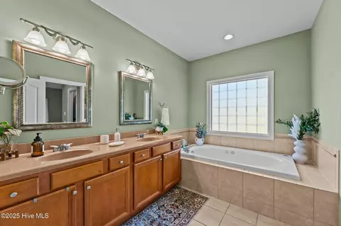 Bath - 909 Potomac Dr, Chocowinity, NC 27817 photo 1 of 4