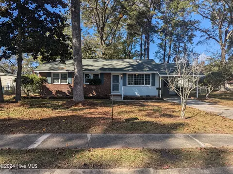 1109 Clifton Rd, Jacksonville, NC 28540