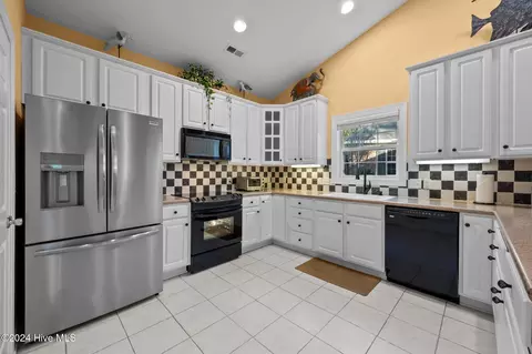110 Sanderling Ct, Hampstead, NC 28443 photo 9