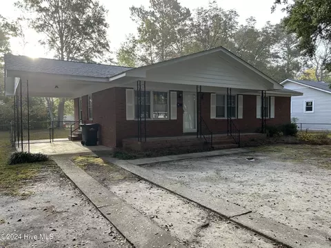 1018 Elizabeth Dr, Laurinburg, NC 28352