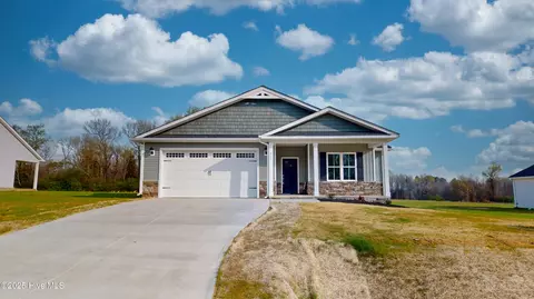 211 Creeks Edge Dr, Pikeville, NC 27863