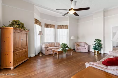 Living - 950 Main St, Fair Bluff, NC 28439 photo 2 of 3
