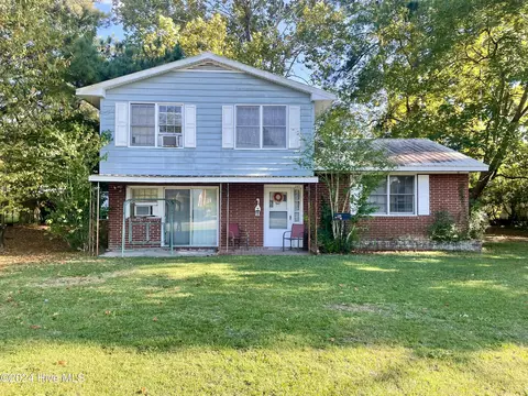 1205 W Main St, Williamston, NC 27892