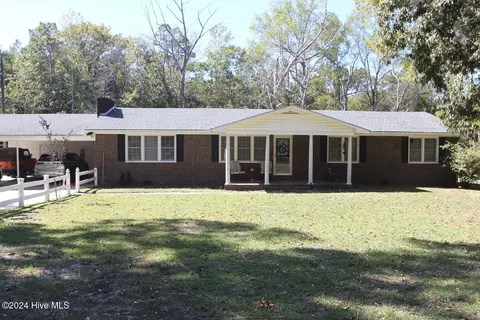 51 Members Circle Rd, Elizabethtown, NC 28337